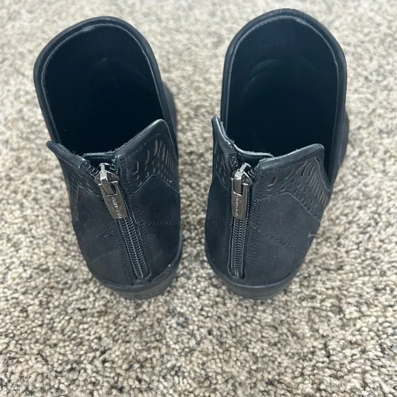 Vince Camuto Black Ankle Boots - Picture 4 of 4